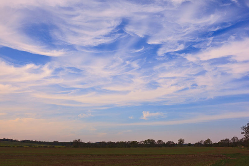 SKY420_008w.jpg :: Cirrus Clouds over Lincolnshire