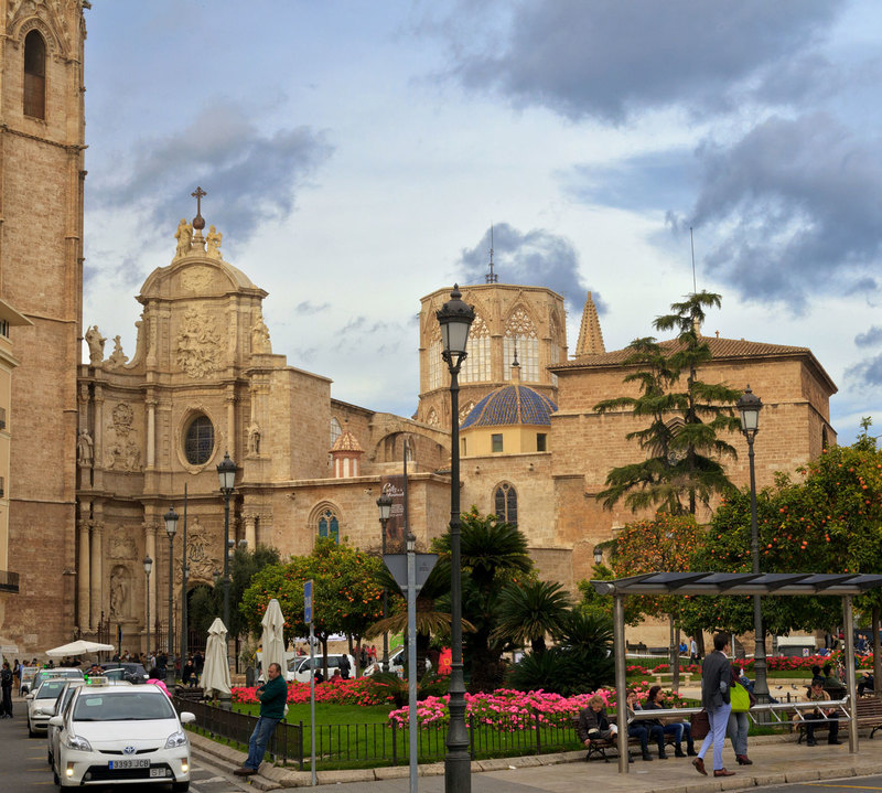 SPN_8080(1).jpg :: Plaza de la Reina in front of Valencia Cathedral