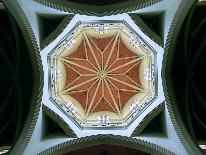 SPN_8210(1).jpg :: Looking up into the Dome inside Santa Maria Cathedral in Castellon de la Plana, Spain