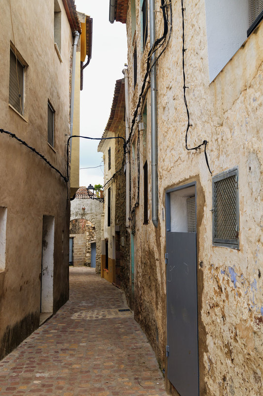 SPN_9328(1).jpg :: Narrow Street of Alcudia de Veo a Mountain Village in Parque Natural Serra d'Espada in the province of Castellon, Spain