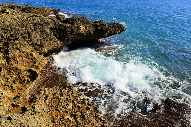 SPN_9378(1).jpg :: Waves breaking on rocks at Alcossebre, Spain
