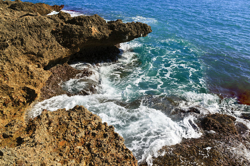SPN_9381(1).jpg :: Waves breaking on rocks at Alcossebre, Spain