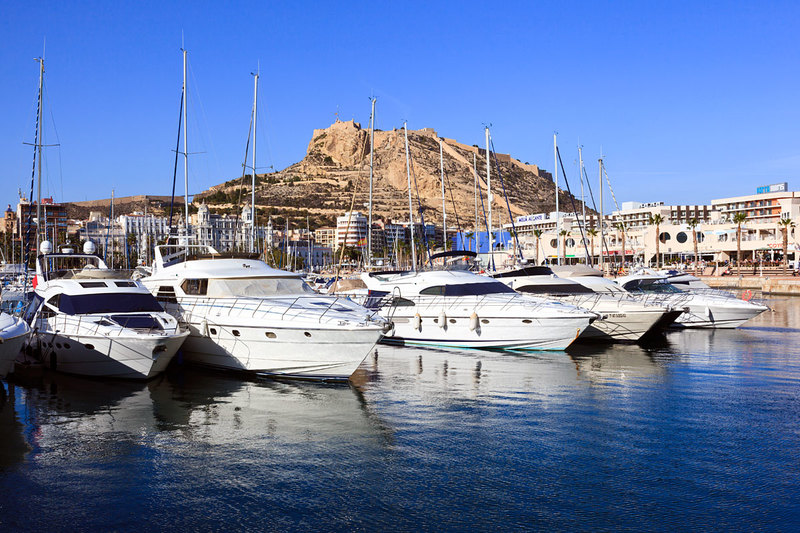 SPN19_040.jpg :: Luxury Cruisers lined up on moorings in Alicante Port Marina