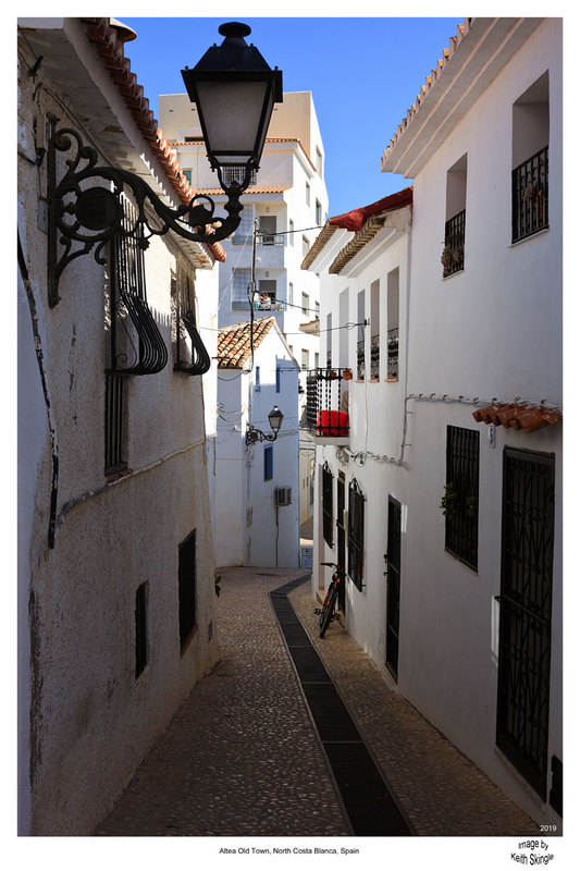 SPN19_166(1).jpg :: The narrow streets of Altea Old Town, Costa Blanca, Spain