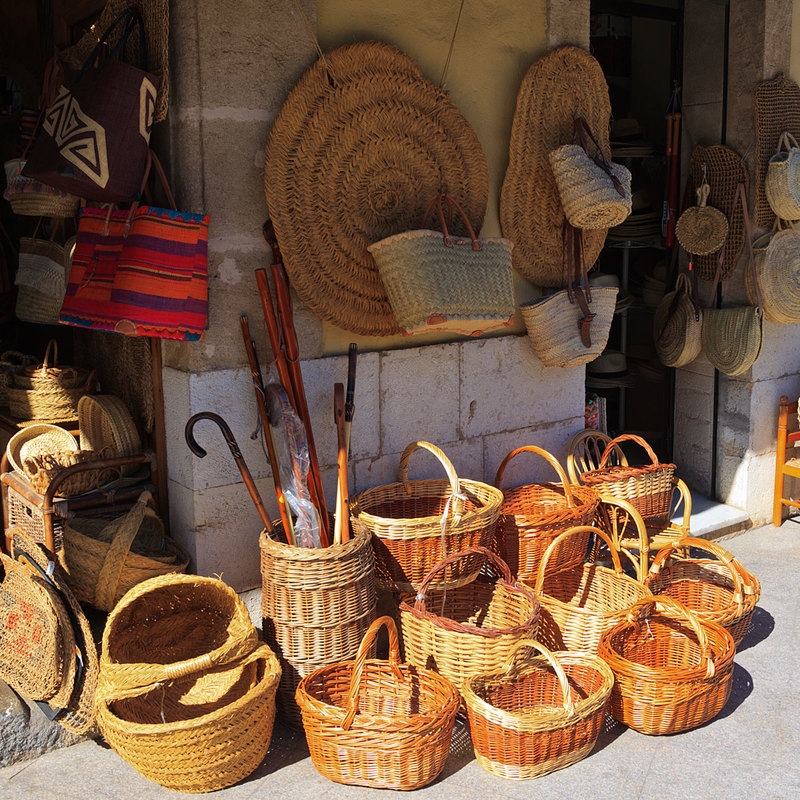 SPN19_223-1.jpg :: Pavement display of Spanish wicker baskets in Gata de Gorges in the Province of Alicante, Spain