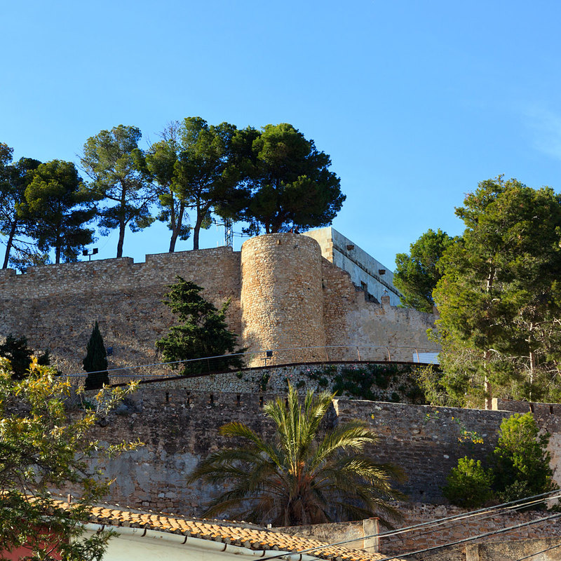 SPN19_444-1.jpg :: Dénia Castle looking up from Fora Mur street, Costa Blanca, Spain