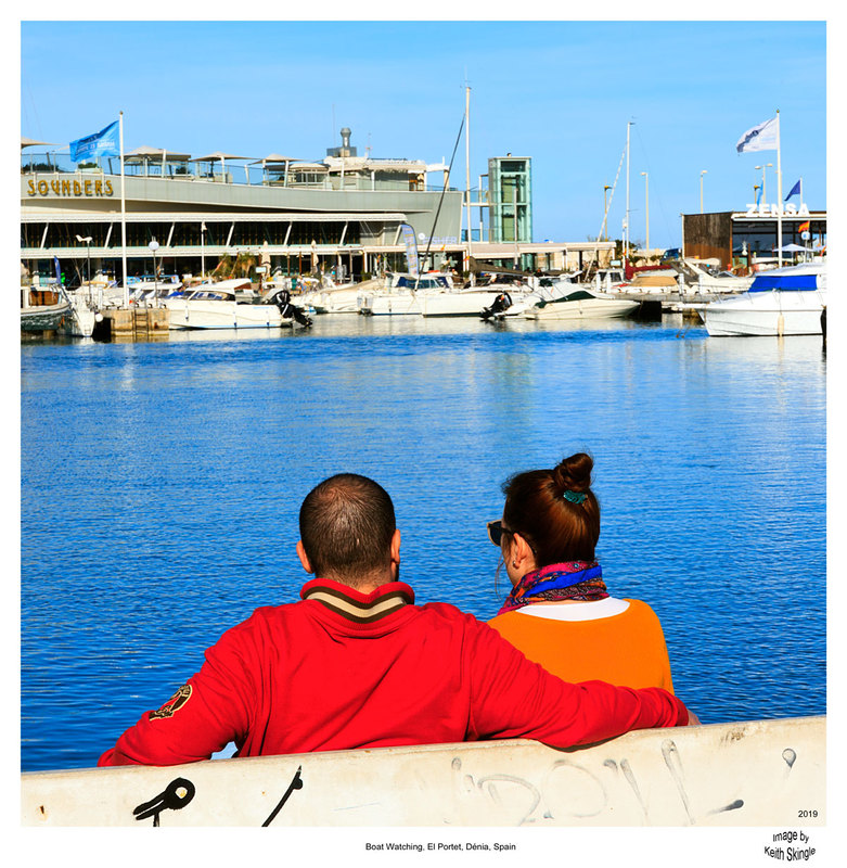 SPN19_4521(1).jpg :: Couple relaxing by the water in Dénia Port in the Costa Blanca, Spain