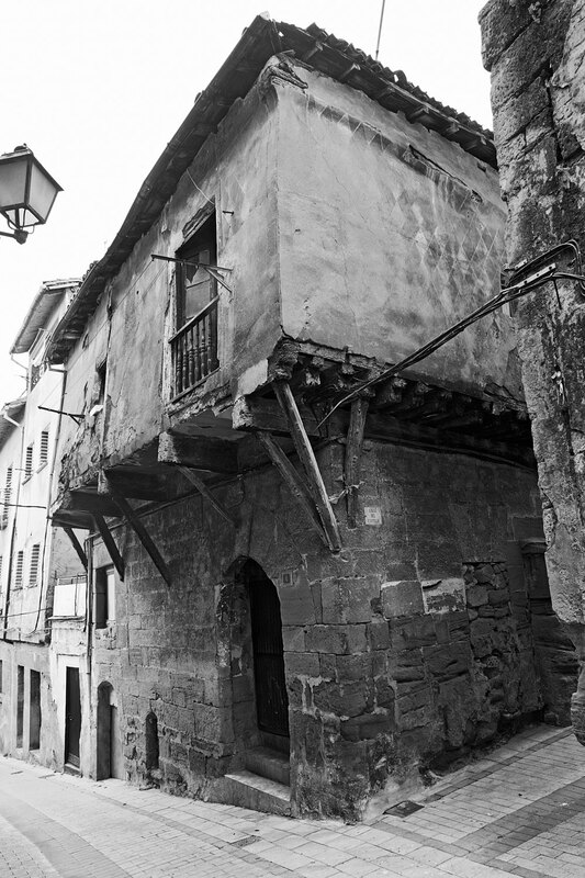SPN19_5322.jpg :: Rustic old traditional dwelling in Haro, La Rioja, Spain