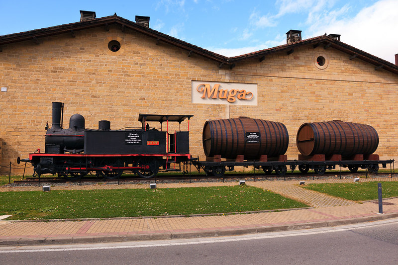 SPN19_549.jpg :: Replica of steam train in celebration of 150 years (1863-2013) since the inauguration of the railway between Miranda de Ebro and Haro, Bodegas Muga, Spain