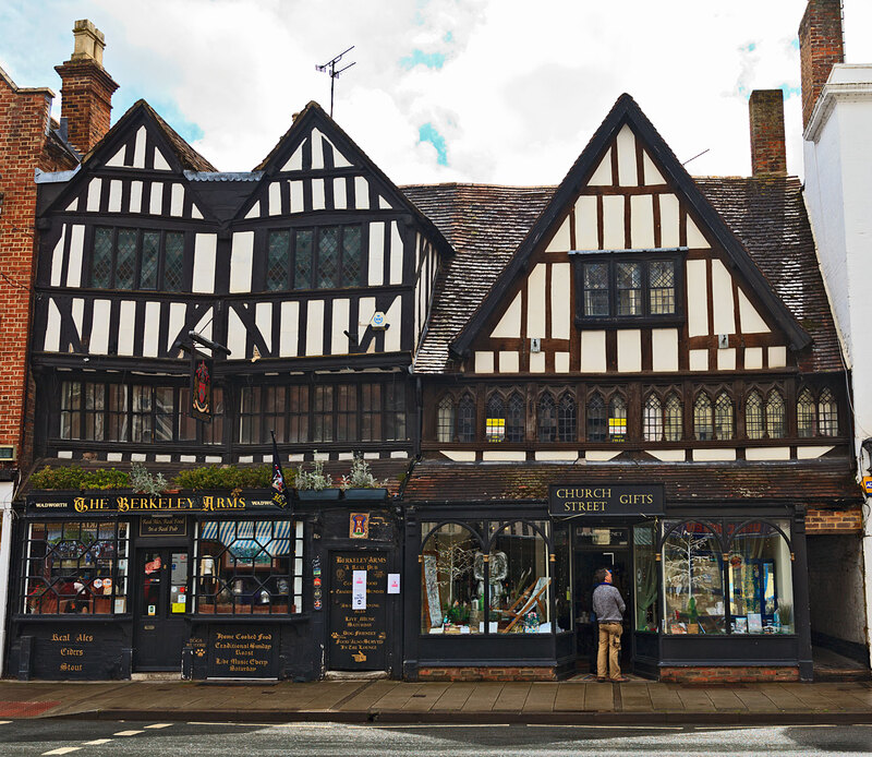 TWK21_0301.jpg :: Tudor Pub and Shop in Church Street, Tewkesbury, Gloucestershire, England