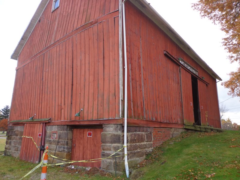 Barn with Stone Foundation in N Olmsted OH 3.jpg :: Barn with Stone Foundation in N Olmsted OH 