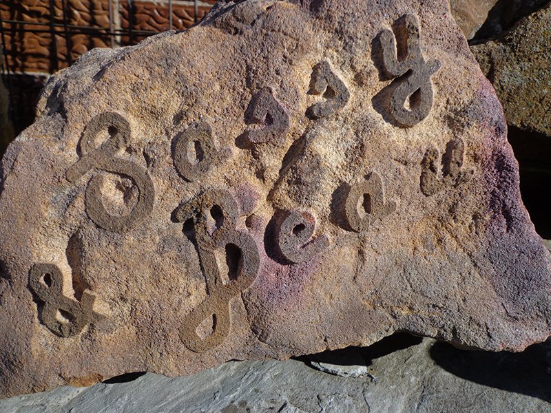 Large Stone Pet Memorial Example Sassy.jpg ::  Large Stone Pet Memorial Example Sassy & Beau Sandstone