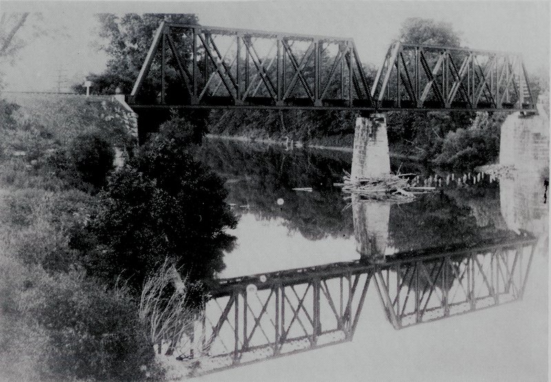 Replaced Nickel Plate Road railroad bridge near OLD FORT OH NKP Old Fort Bridge BW orig1.jpg :: Replaced Nickel Plate Road railroad bridge near OLD FORT OH NKP Old Fort Bridge BW orig1