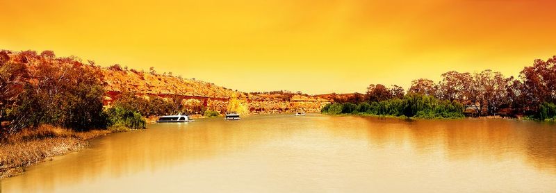 nature-bp-0111.jpg :: yellow sky over lake