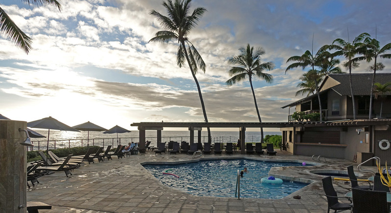 DSC06462c1.jpg :: Our sunset pool
