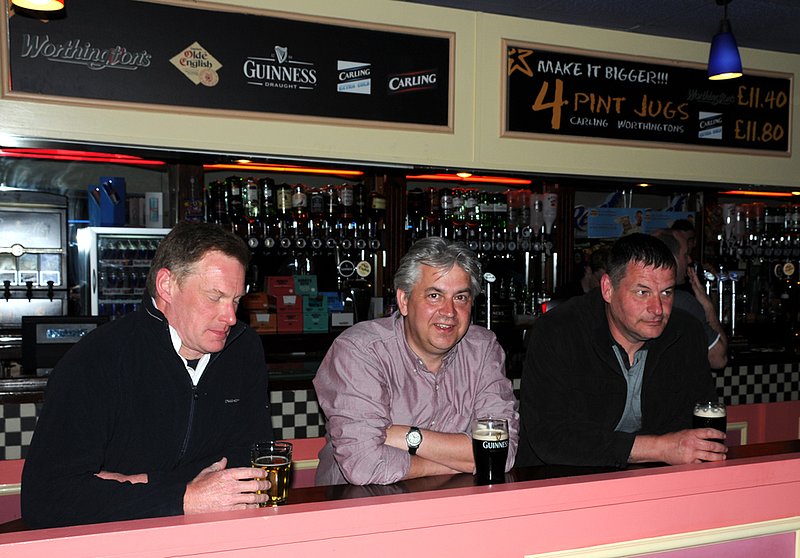 BB-MJTour2009_11_barbecue_1.jpg :: The three amigos from L6 , with chief heckler Dave Mellor ,get ready to give the entertainment a hard time .