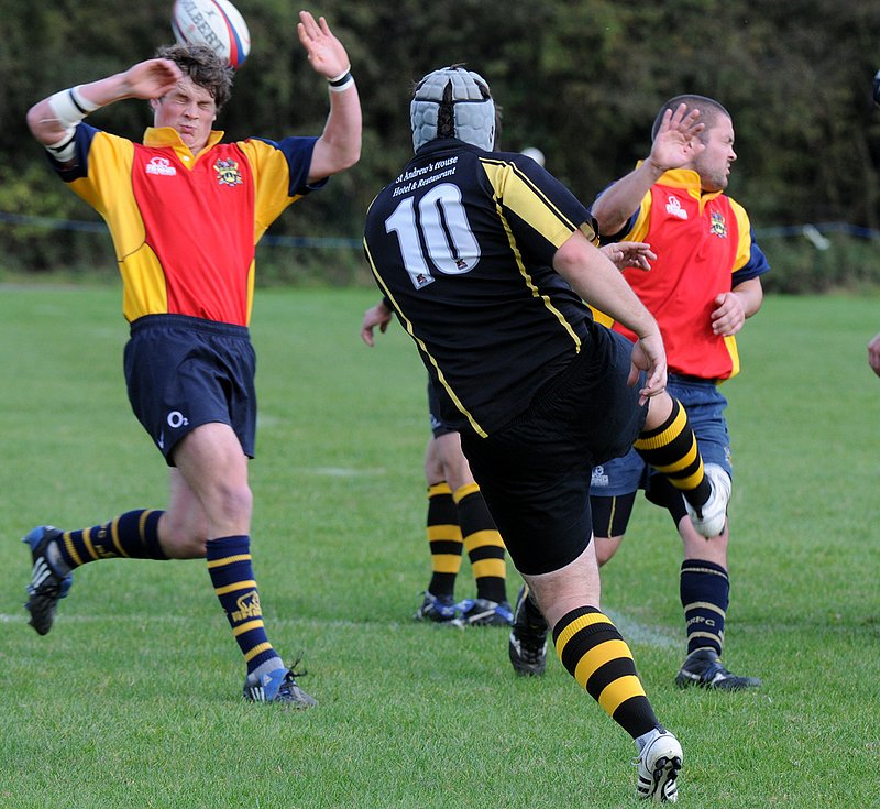 BB1st_droitwich_022_101009.jpg :: Images from the 2009/10 1st XV game between Barkers Butts and Droitwich.