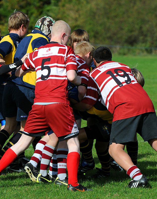 BBU15_StokeOldB_001_041009.jpg :: Images from the 2009/10 game between Barkers Buttss U15 and Stoke Old Boys.Matt Alexandre scoring a hat trick of tries in his farewell game before moving Back to South Africa.Final score 43-5 to Barkers