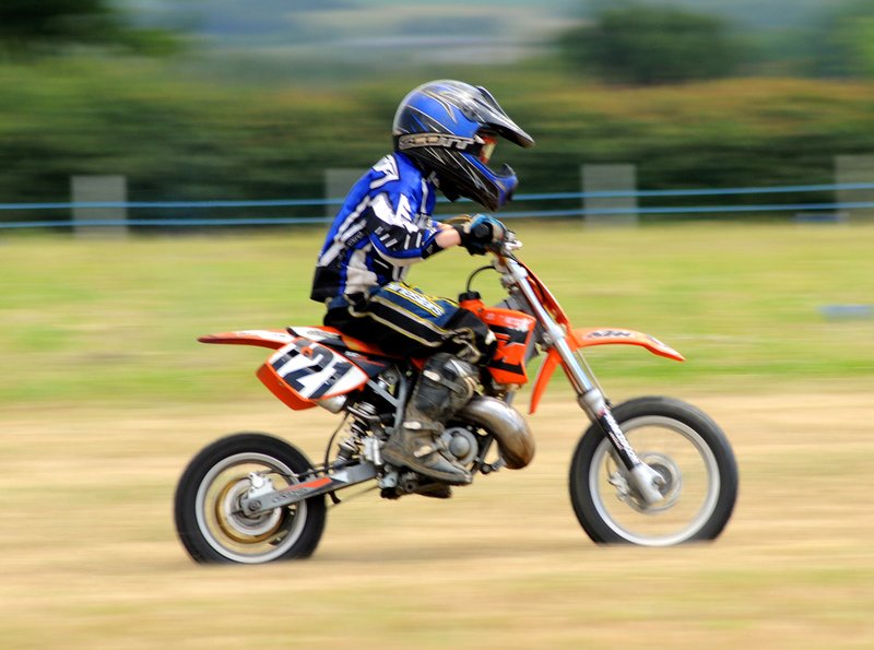 BYGrasstrack_05_ACUchampion.jpg :: Images from the July 2008 ACU British Youth Grass Track Championships 