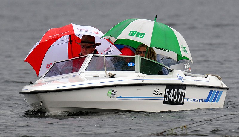 ConistonSpeed_090_041109.jpg :: This image of the marshal boat at the start of the measured kilometre sums the day up, WET!