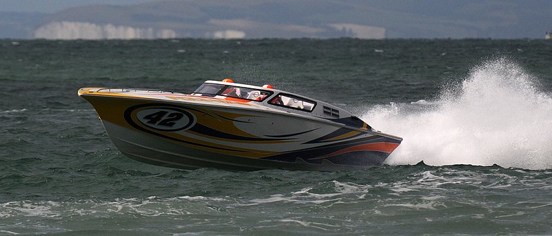 CowesTorquay2009_037_290809.jpg :: Images from the 2009 Cowes Torquay powerboat races taken from Hurst Castle as the boats re-enter the Solent.