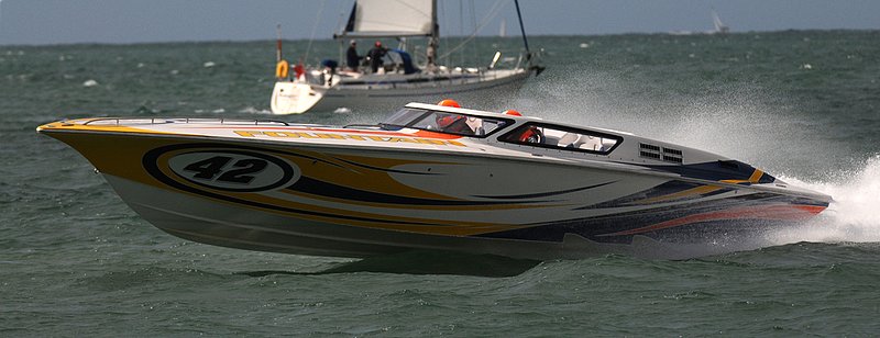 CowesTorquay2009_038_290809.jpg :: Images from the 2009 Cowes Torquay powerboat races taken from Hurst Castle as the boats re-enter the Solent.