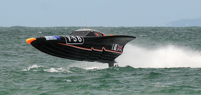 CowesTorquay2009_045_290809.jpg :: Images from the 2009 Cowes Torquay powerboat races taken from Hurst Castle as the boats re-enter the Solent.