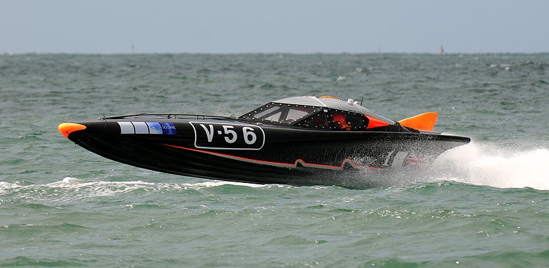 CowesTorquay2009_048_290809.jpg :: Images from the 2009 Cowes Torquay powerboat races taken from Hurst Castle as the boats re-enter the Solent.