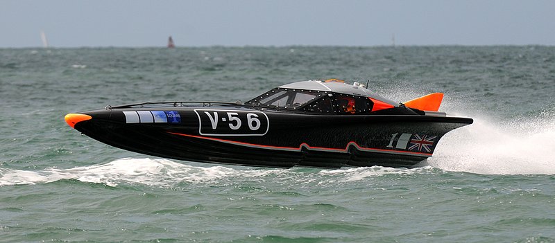 CowesTorquay2009_049_290809.jpg :: Images from the 2009 Cowes Torquay powerboat races taken from Hurst Castle as the boats re-enter the Solent.