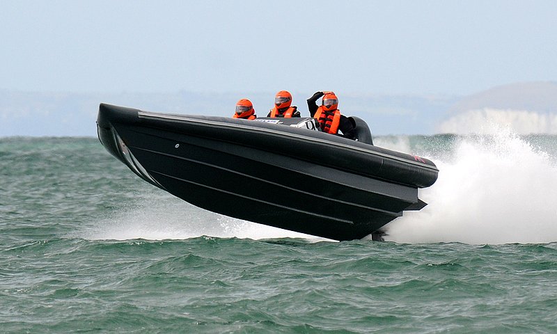 CowesTorquay2009_054_290809.jpg :: Images from the 2009 Cowes Torquay powerboat races taken from Hurst Castle as the boats re-enter the Solent.
