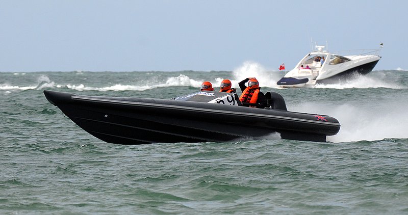 CowesTorquay2009_058_290809.jpg :: Images from the 2009 Cowes Torquay powerboat races taken from Hurst Castle as the boats re-enter the Solent.