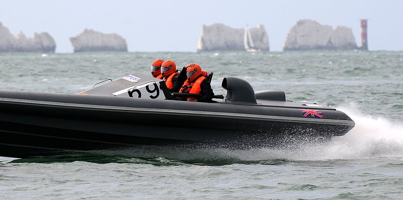 CowesTorquay2009_060_290809.jpg :: Images from the 2009 Cowes Torquay powerboat races taken from Hurst Castle as the boats re-enter the Solent.