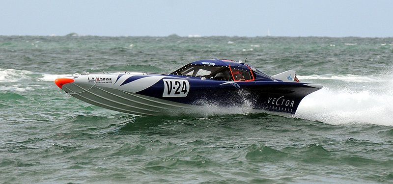 CowesTorquay2009_067_290809.jpg :: Images from the 2009 Cowes Torquay powerboat races taken from Hurst Castle as the boats re-enter the Solent.