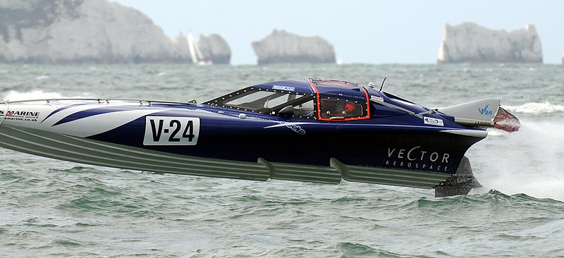 CowesTorquay2009_068_290809.jpg :: Images from the 2009 Cowes Torquay powerboat races taken from Hurst Castle as the boats re-enter the Solent.