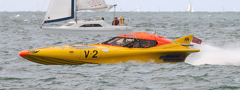 CowesTorquay2009_071_290809.jpg :: Images from the 2009 Cowes Torquay powerboat races taken from Hurst Castle as the boats re-enter the Solent.