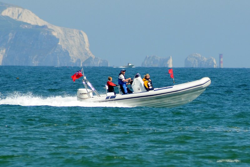 HengistHead_02_250508.jpg :: Mike in his impressive( i want one) Ballistic Rib blasts across Christchurch Bay with the Needles in the background , May Spring Bank Holiday 2008