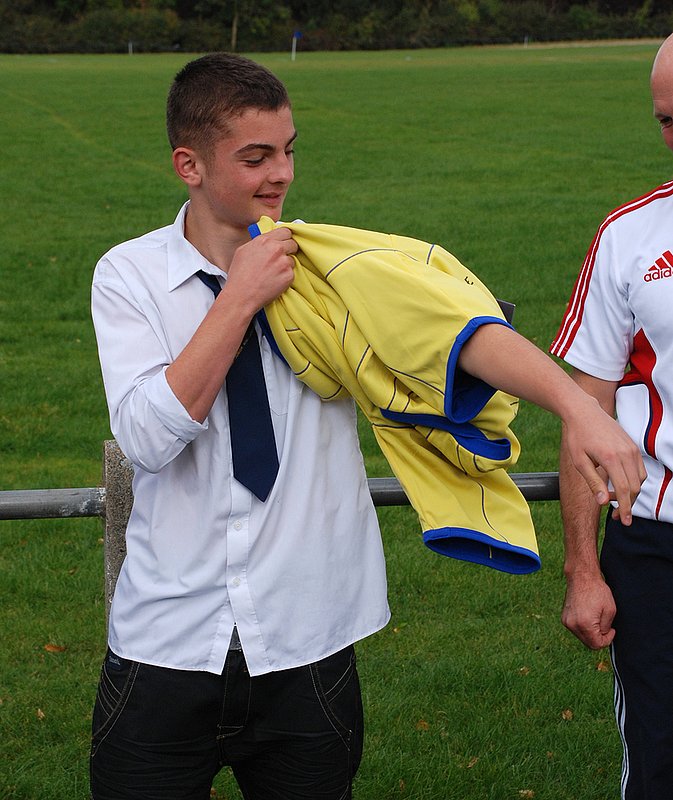 MattAlexandre_019_Farewell_.jpg :: Barkers Butts U15's say farerwell to Matt Alexandre and family after his final game prior to moving back to South Africa.