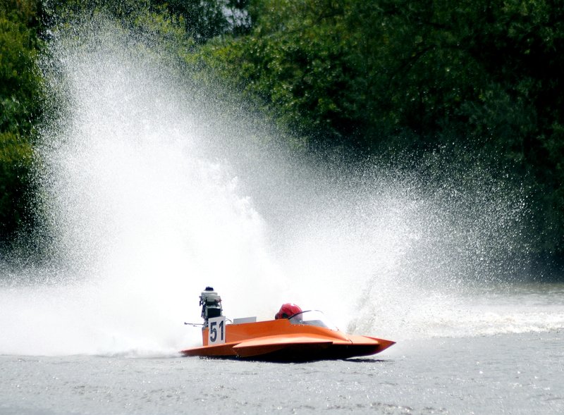 RYAPowerboat_rd3_14_Kingsbu.jpg :: Images from round 4 of the 2008 RYA powerboat championships at Kingsbury water park