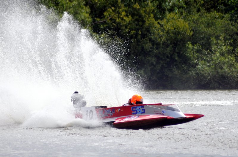 RYAPowerboat_rd3_15_Kingsbu.jpg :: Images from round 4 of the 2008 RYA powerboat championships at Kingsbury water park