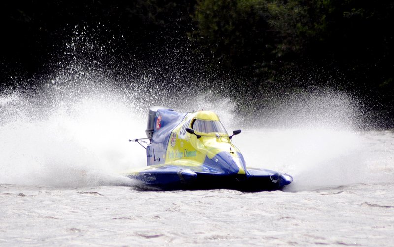 RYAPowerboat_rd3_190_Kingsb.jpg :: Images from round 4 of the 2008 RYA powerboat championships at Kingsbury water park