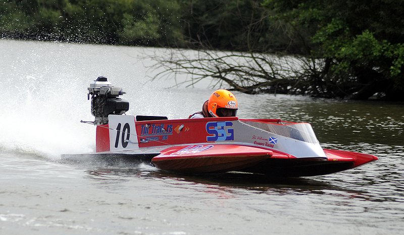 RYAPowerboat_rd3_20_Kingsbu.jpg :: Images from round 4 of the 2008 RYA powerboat championships at Kingsbury water park