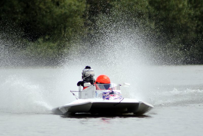 RYAPowerboat_rd3_21_Kingsbu.jpg :: Images from round 4 of the 2008 RYA powerboat championships at Kingsbury water park