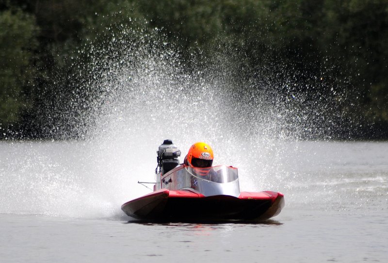 RYAPowerboat_rd3_24_Kingsbu.jpg :: Images from round 4 of the 2008 RYA powerboat championships at Kingsbury water park