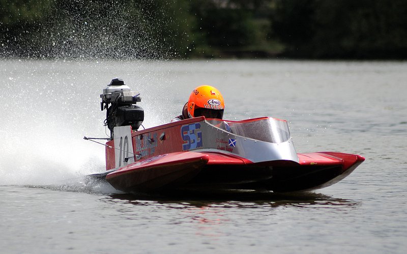 RYAPowerboat_rd3_25_Kingsbu.jpg :: Images from round 4 of the 2008 RYA powerboat championships at Kingsbury water park