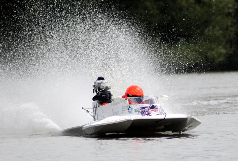 RYAPowerboat_rd3_26_Kingsbu.jpg :: Images from round 4 of the 2008 RYA powerboat championships at Kingsbury water park