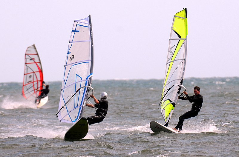 Windsurfing_018_AvonBeach_0.jpg :: windsurfers off avon beach on September 1st 2009.