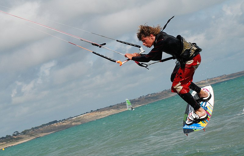 avonbeach_Dan_33_280709.jpg :: Dan James U17 BKSA champion training on Avon Beach August 2009.