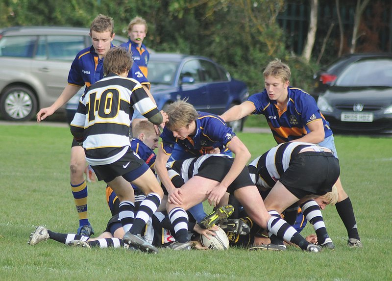 bBColts_Luctonia_05_NCCup_1.jpg :: Images from the 2008/9 2nd round National Colts Cup game between Barkers Butts and Luctonians.
Barkers winning 17-7