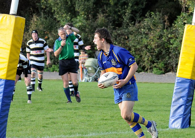 bBColts_Luctonia_20_NCCup_1.jpg :: Images from the 2008/9 2nd round National Colts Cup game between Barkers Butts and Luctonians.
Barkers winning 17-7