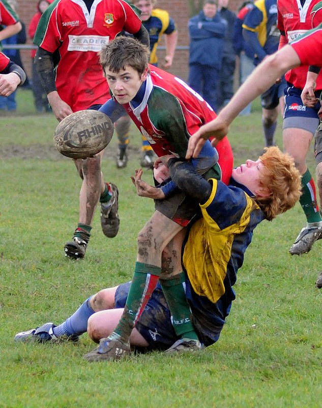 bBU16_Broadst_01_161108.jpg :: Images from the 2008/9 game between Barkers U16 and Broadstreet.